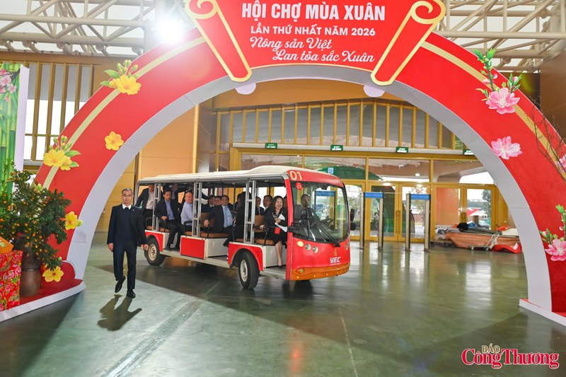 Thủ tướng: Mục tiêu cuối cùng của Hội chợ Mùa Xuân là để người dân được hưởng thụ thành quả của đất nước - 1