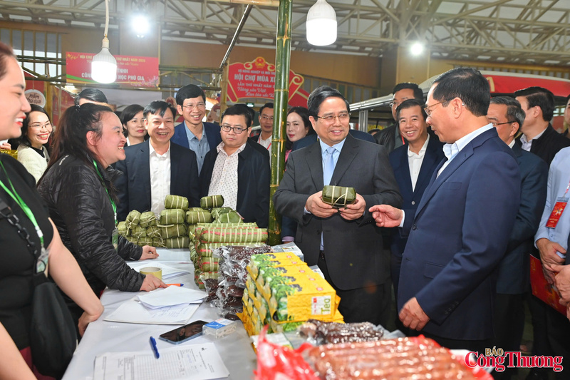 Thủ tướng: Mục tiêu cuối cùng của Hội chợ Mùa Xuân là để người dân được hưởng thụ thành quả của đất nước - 10