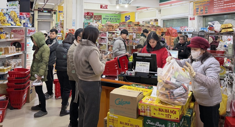 Những ngày này, tại các siêu thị khu vực trung tâm tỉnh Cao Bằng sôi động, sức mua tăng rõ rệt. Ảnh: BCB