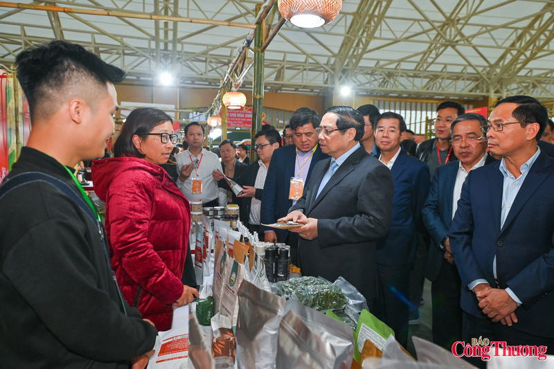 Các gian hàng về nông sản được Thủ tướng ghé thăm.