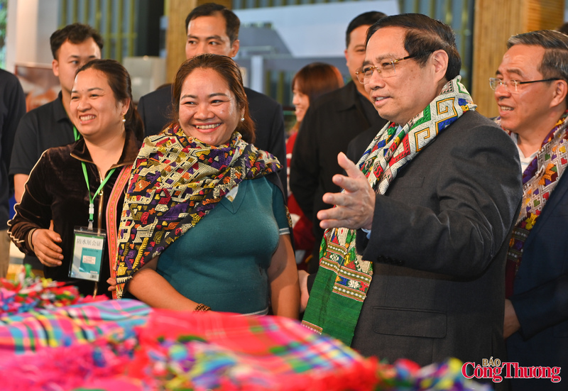 Thủ tướng yêu cầu phải truyền thông mạnh mẽ cho hội chợ lần này để bà con có dịp được mua sắm, thăm quan các sản phẩm đặc trưng của các tỉnh, thành dịp tết Nguyên đán Bính Ngọ 2026.