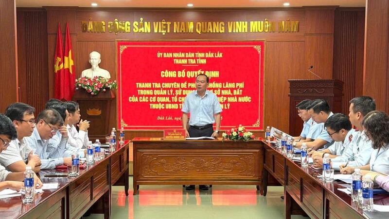Thanh tra tỉnh Đắk Lắk công bố quyết định thanh tra về phòng, chống lãng phí trong quản lý, sử dụng nhà, đất. Ảnh: Ngọc Giàu