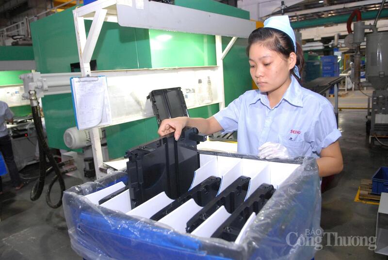 Quy trình đóng gói sản phẩm nhựa.