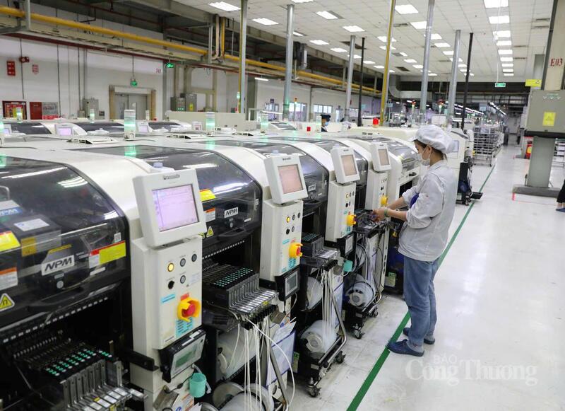 Không khí thi đua trên từng dây chuyền nhà máy phản ánh quyết tâm của doanh nghiệp và người lao động, góp phần giữ vững vị thế trung tâm sản xuất, xuất khẩu quan trọng của vùng kinh tế Bắc Bộ.