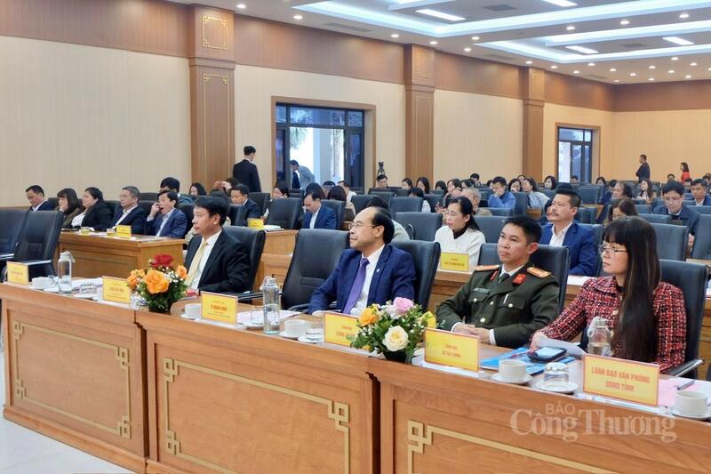 Quang cảnh buổi họp báo định kỳ và gặp mặt báo chí xuân Bính Ngọ 2026.