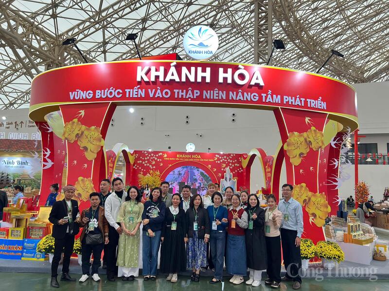 Không gian trưng bày sản phẩm tỉnh Khánh Hòa tại Hội chợ Mùa Xuân lần thứ I năm 2026. Ảnh: Thu Hà