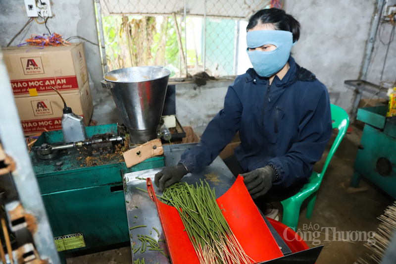 Các cơ sở sản xuất hương trầm ghi nhận mức tăng dịp sát Tết cao hơn 35-40% so với ngày thường