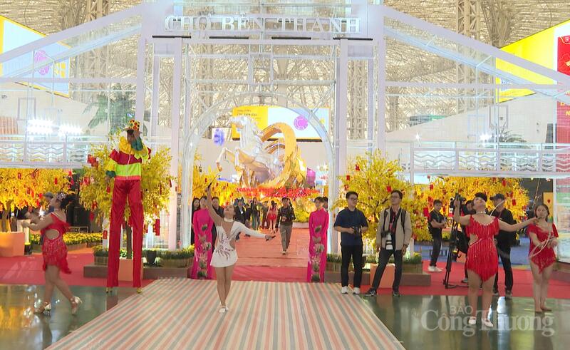 Ngày 3/2, trong khuôn khổ Hội chợ Mùa Xuân tiếp tục diễn ra nhiều hoạt động hấp dẫn. Ảnh: Trường Giang