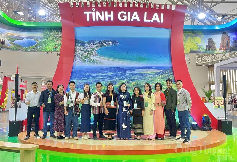 Đoàn doanh nghiệp tỉnh Gia Lai tham gia Hội chợ Mùa Xuân 2026. Ảnh: Bích Thu