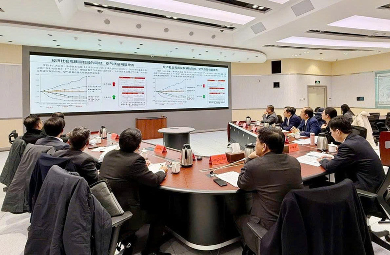 Đoàn công tác Thành phố Hà Nội làm việc với Sở Sinh thái và Môi trường Thành phố Bắc Kinh. Ảnh: Hoàng Linh