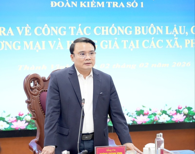 Ông Phùng Thành Vinh, Phó Chủ tịch UBND tỉnh, Phó Trưởng ban Thường trực Ban Chỉ đạo 389 tỉnh Nghệ An làm việc với Ban Chỉ đạo 389 các phường, quán triệt công tác đấu tranh chống buôn lậu, gian lận thương mại và hàng giả trong dịp trước, trong và sau Tết . Ảnh: Bảo Ngọc
