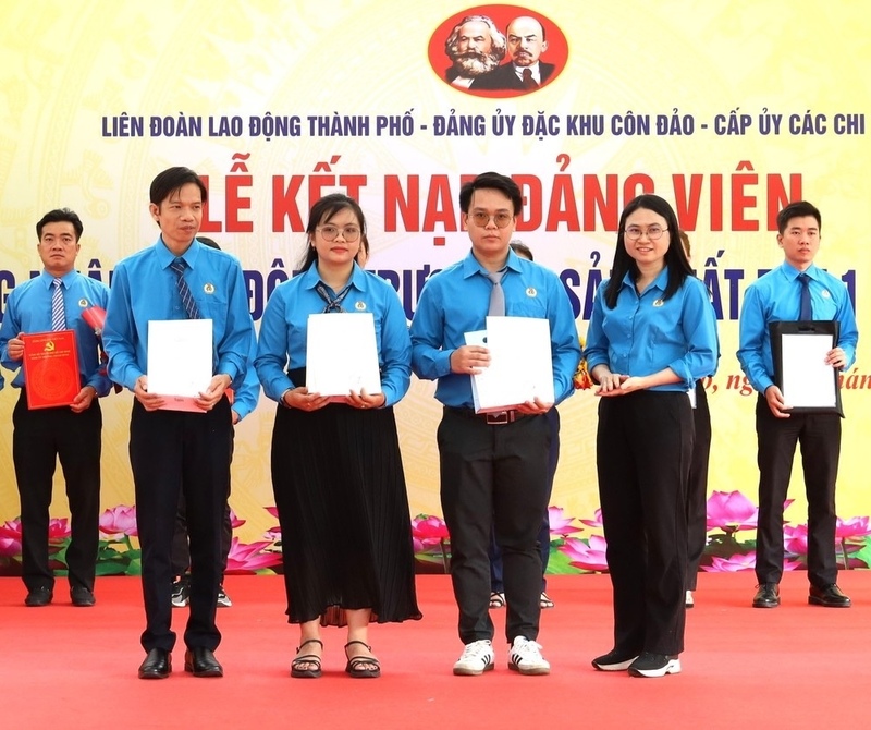 TP. Hồ Chí Minh kết nạp 32 đảng viên công nhân tại Đặc khu Côn Đảo - 1