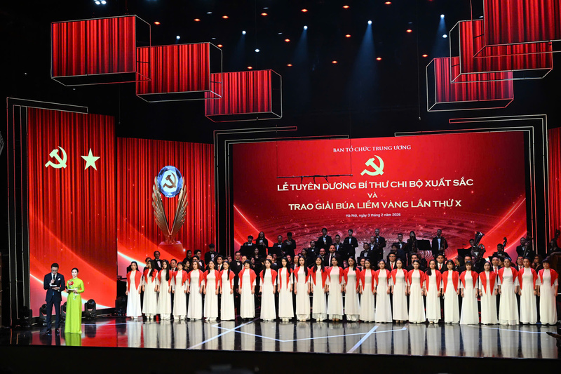 Tại Lễ trao Giải Búa liềm vàng lần thứ X, Ban tổ chức trao 6 giải A, 13 giải B, 18 giải C, 10 giải chuyên đề và 35 Giải Khuyến khích cùng 15 giải xuất sắc cho các tập thể và vinh danh các nhà báo và nhân vật tiêu biểu