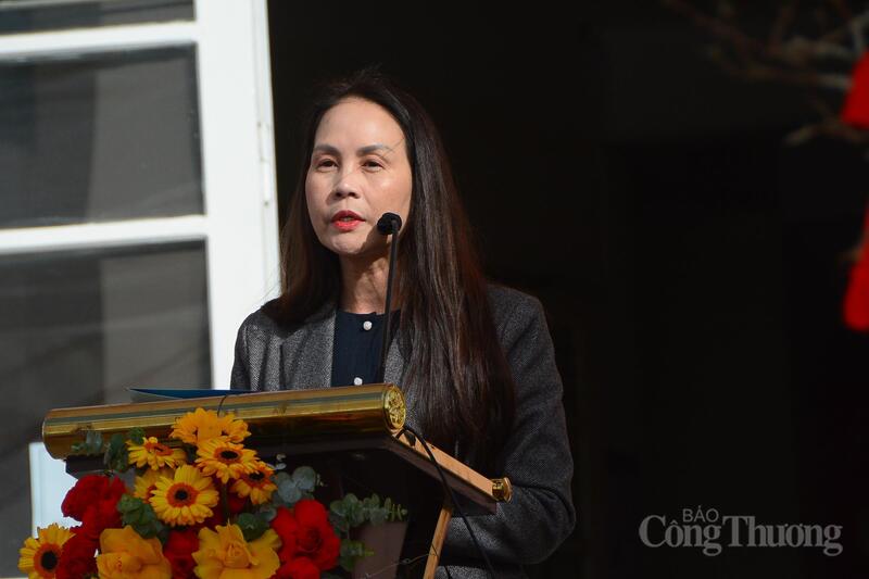 Bà Nguyễn Thị Bích Ngọc, Phó Giám đốc Sở Văn hóa, Thể Thao và Du lịch tỉnh Lâm Đồng phát biểu khai mạc. Ảnh: Minh An
