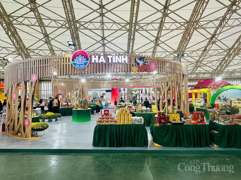 Gian hàng tỉnh Hà Tĩnh tại Hội chợ Mùa Xuân lần thứ nhất năm 2026. Ảnh: Nam Long