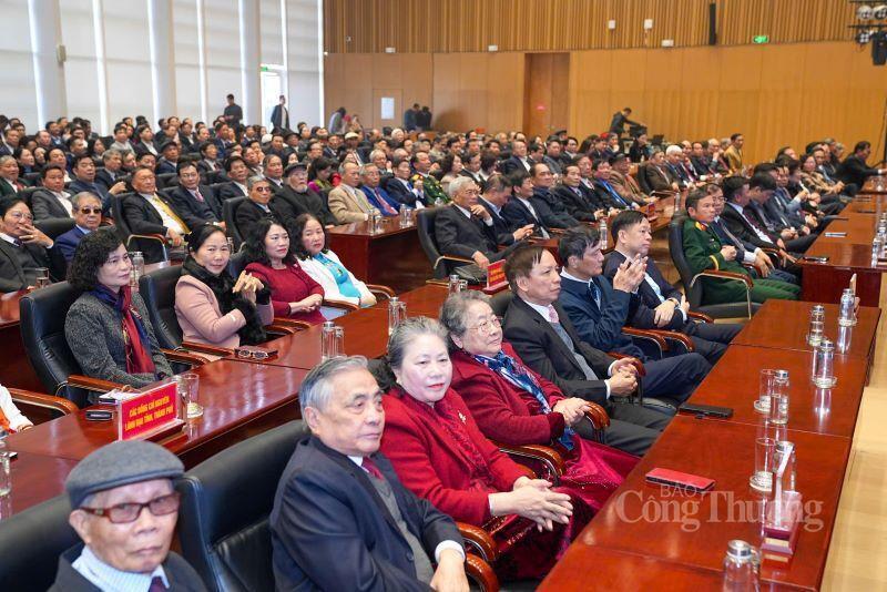 Các đại biểu gặp mặt tại lễ kỷ niệm 96 năm ngày Thành lập Đảng Cộng sản Việt Nam