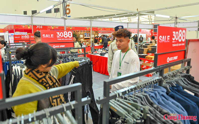 Đại diện một doanh nghiệp tham gia hội chợ cho biết, việc triển khai chương trình giảm giá sâu dịp cuối năm giúp doanh nghiệp tiếp cận trực tiếp người tiêu dùng, tăng sản lượng bán ra và quảng bá thương hiệu.