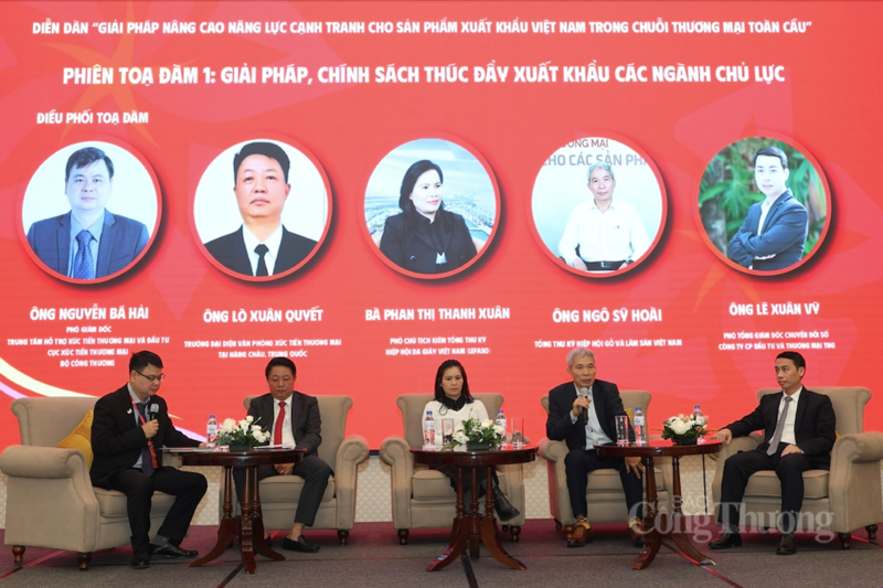 Phiên toạ đàm 1: Giải pháp, chính sách thúc đẩy xuất khẩu các ngành hàng chủ lực. Ảnh: Quỳnh Trang
