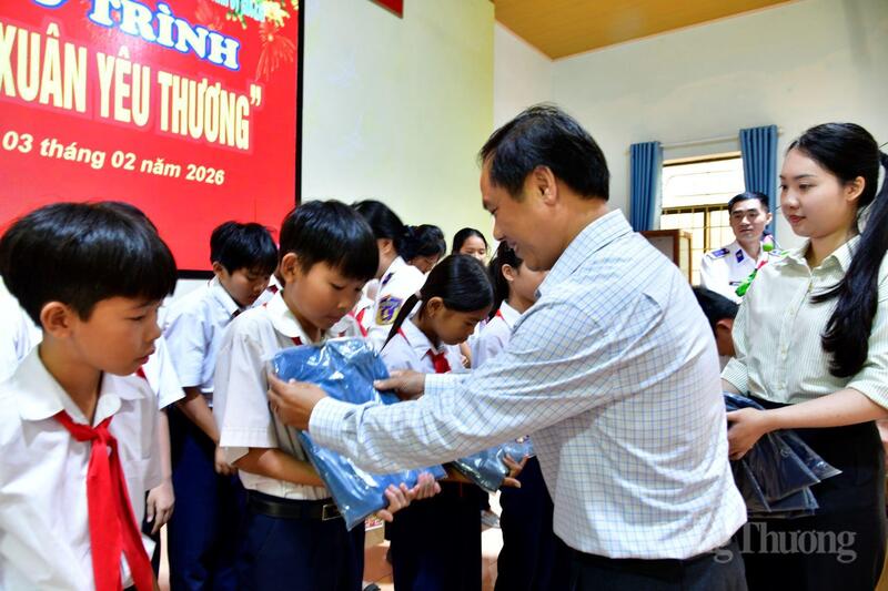 'Đông ấm - Xuân yêu thương' mùa thứ 7 đến với học sinh vùng lũ Gia Lai - 5