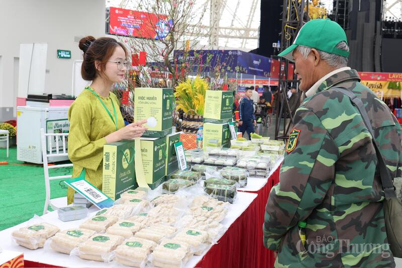 Hội chợ Mùa Xuân 2026: Tái hiện Tết truyền thống tại gian hàng Hà Nội - 4