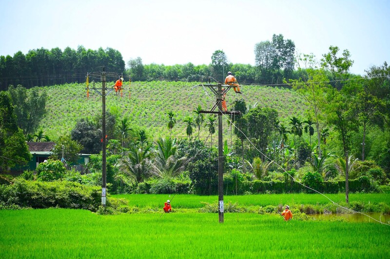 Các đơn vị trực thuộc công ty đang tăng cường kiểm tra hệ thống điện, tăng cường kỷ luật vận hành, đảm bảo an toàn lao động. Ảnh: Bảo Ngọc
