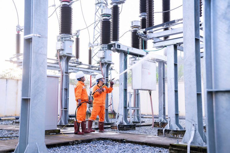 Công ty Điện lực Nghệ An đã sớm ban hành phương án đảm bảo điện trong dịp tết Nguyên đán Bính Ngọ. Ảnh: Bảo Ngọc