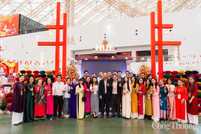 Tại Hội chợ Mùa Xuân 2026, thành phố Huế có khoảng 30 doanh nghiệp tham gia, không gian trưng bày là nơi giới thiệu thành tựu kinh tế, xã hội, các sản phẩm nông sản, đặc sản nổi tiếng của địa phương.