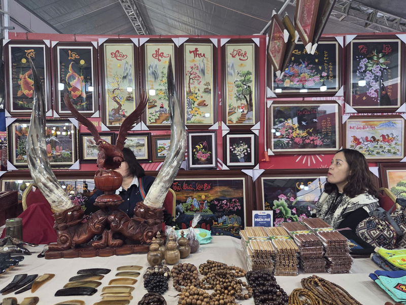 Các sản phẩm từ sừng được chế tác tinh xảo, kết tinh đôi bàn tay khéo léo và sự sáng tạo của các nghệ nhân.