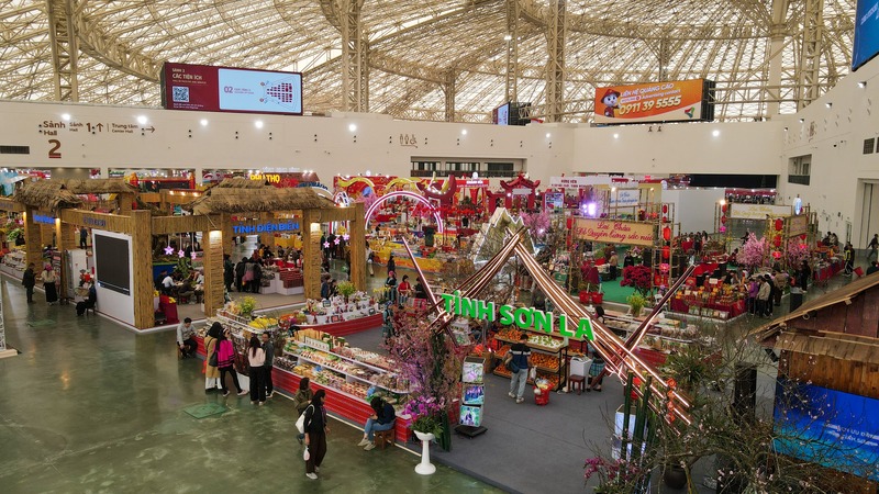 Tỉnh Sơn La mang một góc cao nguyên hoa đào Mộc Châu rực rỡ sắc xuân xuống thủ đô.