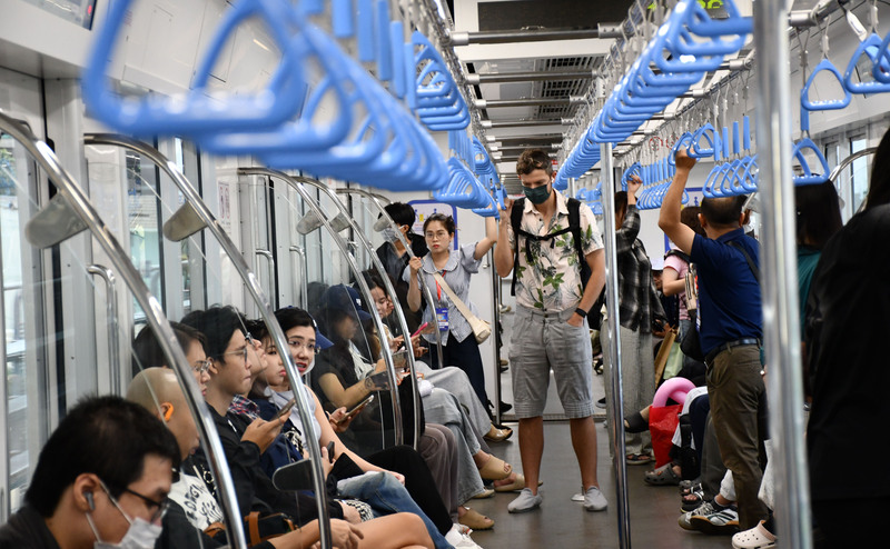 Trong hai ngày 16 và 17/2/2026 (29 tháng Chạp và mùng 1 tết Bính Ngọ 2026), hành khách đi metro số 1 được miễn phí 100% giá vé. Ảnh: Thanh Minh