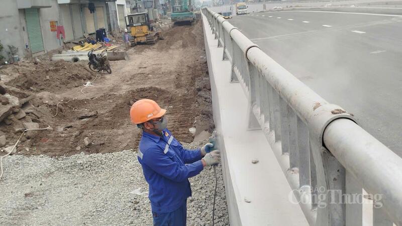 Chỉnh trang, mài sửa phần bê tông thừa tại công trình.