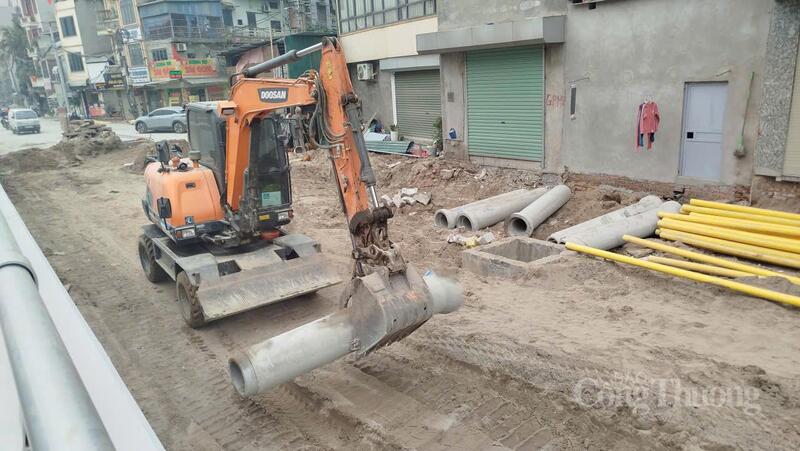 Lắp đặt hệ thống thoát nước bên ngoài để đồng bộ với công trình hầm chui.