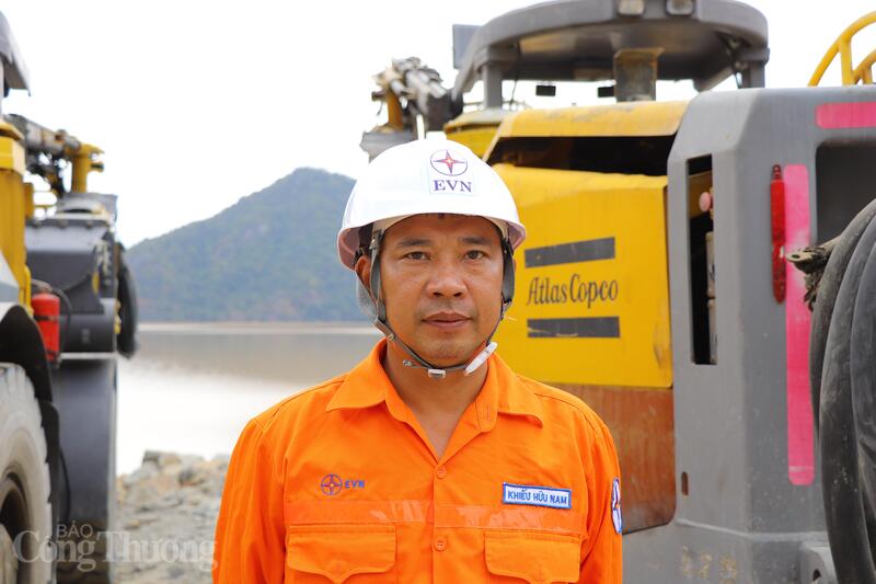 Ông Khiếu Hữu Nam, cán bộ Ban Quản lý dự án Điện 3. Ảnh: Thanh Tuấn