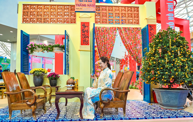 Một góc tiệm cà phê tháng Năm được nhiều bạn trẻ tìm đến chụp ảnh.