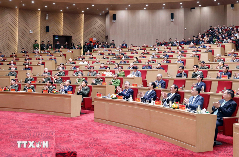 Tổng Bí thư Tô Lâm và các đại biểu tham dự cuộc gặp mặt cán bộ công an cao cấp qua các thời kỳ. Ảnh: Thống Nhất/TTXVN