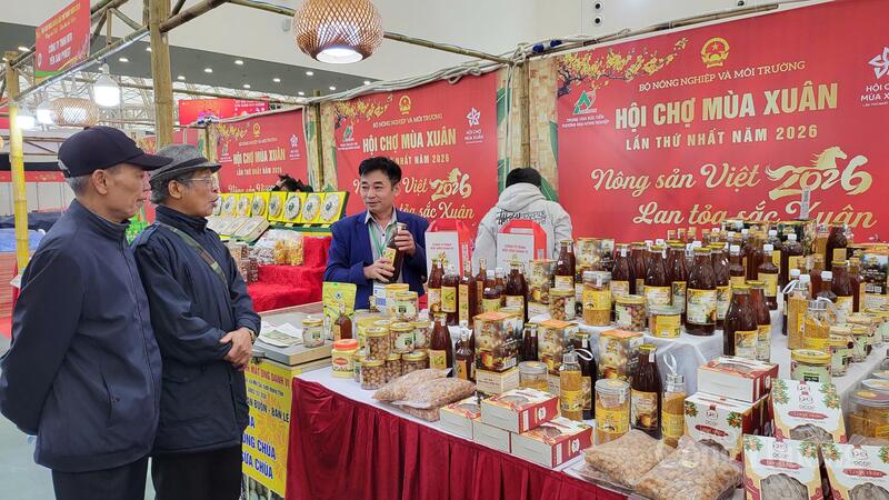 Các doanh nghiệp thực hiện cam kết sản phẩm bảo đảm chất lượng, bán đúng giá tại Hội chợ Mùa Xuân 2026.