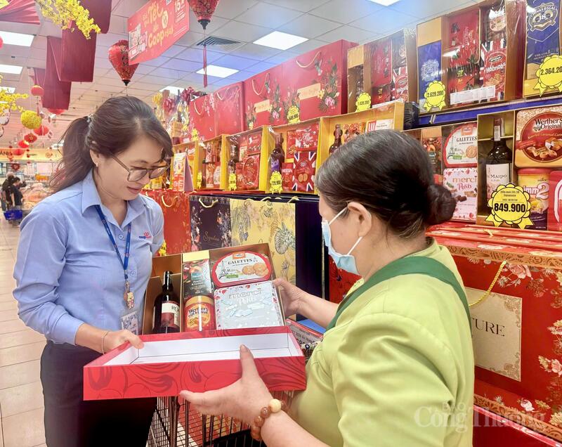 Nhóm hàng Giỏ quà Tết được người dân, doanh nghiệp quan tâm. Ảnh: Thừa Ngọc