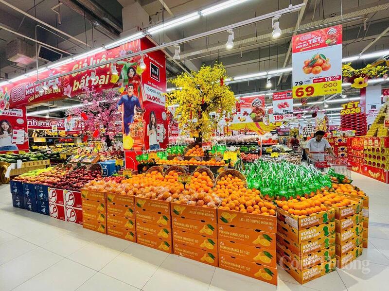 Nhiều chương trình khuyến mãi cũng được các đơn vị áp dụng nhằm kích cầu tiêu dùng. Ảnh: Thừa Ngọc