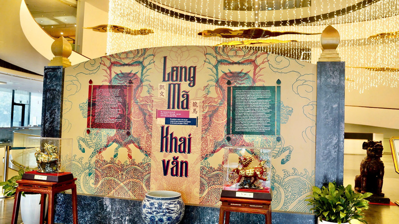 Trung tâm triển lãm 'Long Mã khai văn' tại Bảo tàng Hà Nội. Ảnh: Diệu Linh