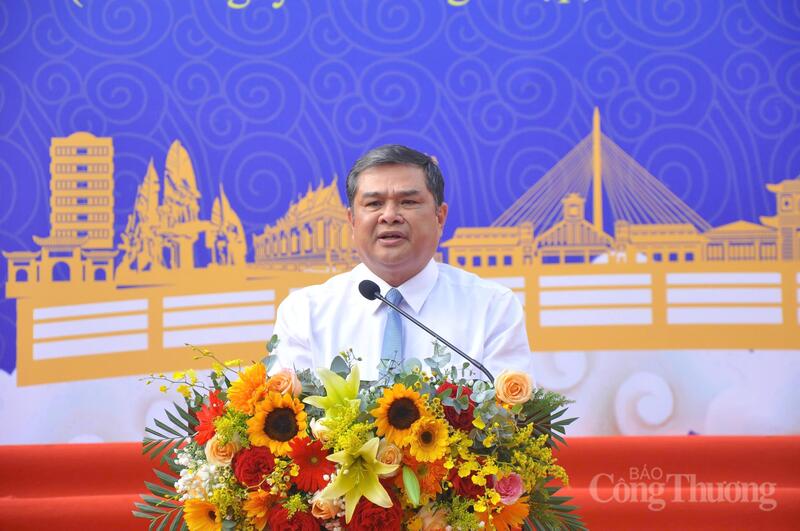 Ông Nguyễn Văn Bảy, Giám đốc Sở Văn hóa, Thể thao và Du lịch TP. Cần Thơ phát biểu tại chương trình.