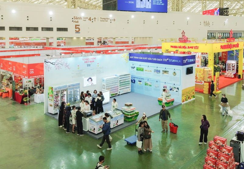 Không gian trưng bày rộng gần 100 mét vuông của Tập đoàn TH nằm trong Phân khu “Xuân Thịnh vượng” do Bộ Công Thương thực hiện.