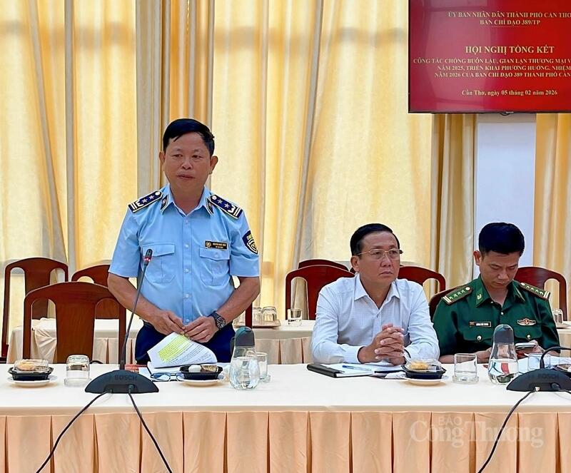 Ông Nguyễn Ngọc Hiền, Chi cục trưởng Chi cục Quản lý thị trường TP. Cần Thơ báo cáo tại hội nghị.
