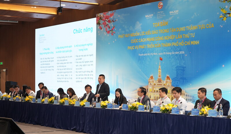 Chuyên gia, nhà khoa học, doanh nghiệp và đại diện kiều bào đóng góp ý kiến tại tọa đàm. Ảnh: HCMC C4IR.