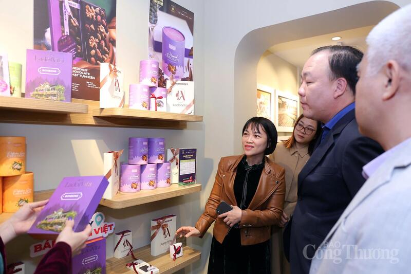 Việc được Bộ Công Thương hỗ trợ quảng bá là sự khẳng định cho chất lượng và tiềm năng của sản phẩm Sô-cô-la Ladolvita. Ảnh: Cấn Dũng