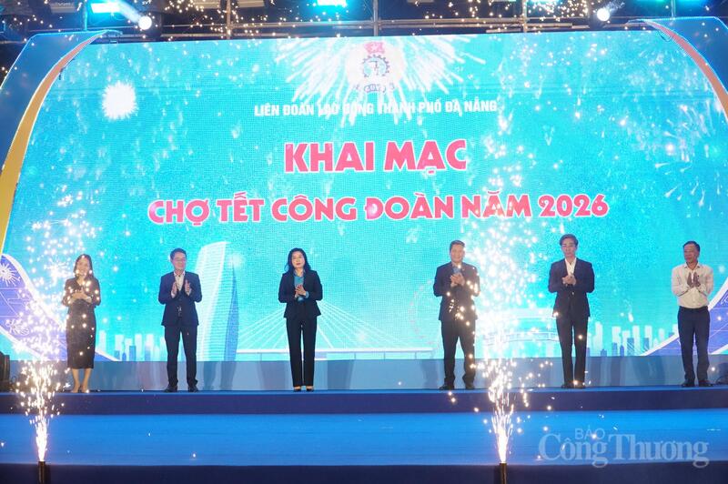 Tối 5/2, tại Quảng trường Trung tâm hành chính phường Hòa Khánh, Liên đoàn Lao động TP. Đà Nẵng chính thức khai mạc Chợ Tết Công đoàn 2026.