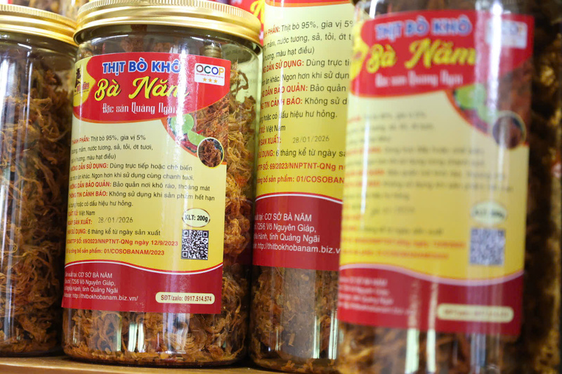 Các sản phẩm OCOP địa phương nổi lên như một lựa chọn được người tiêu dùng ưu tiên, không chỉ bởi chất lượng ngày càng được nâng cao mà còn nhờ sự đổi mới về mẫu mã. Ảnh: Nguyễn Dương