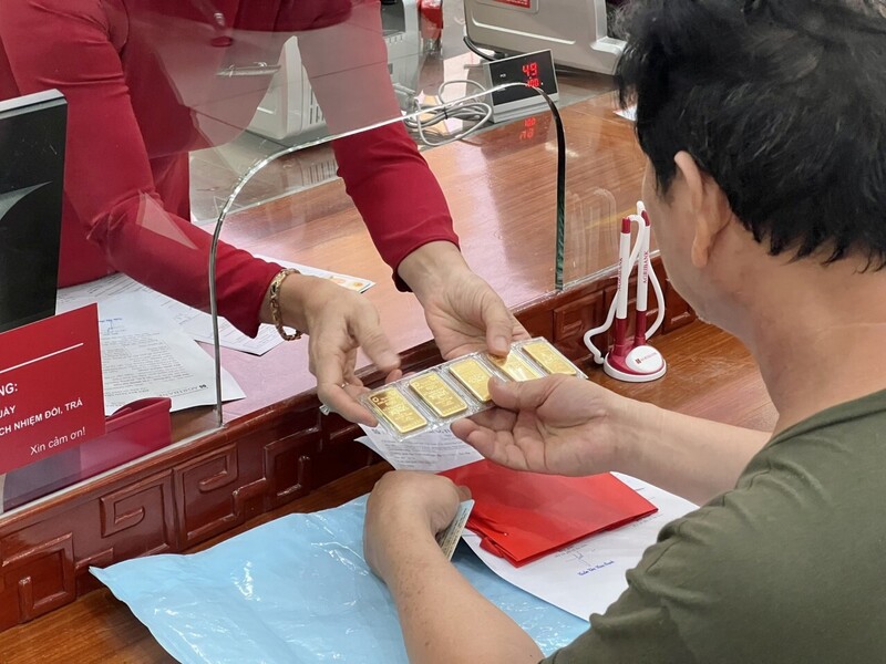 Ngân hàng Nhà nước đã tiếp nhận 9 hồ sơ đề nghị cấp giấy phép sản xuất vàng miếng từ các ngân hàng thương mại. Ảnh: Văn Ngọc