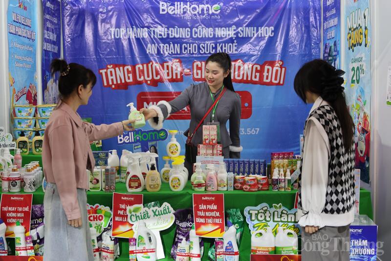 Nhiều sản phẩm mới, thân thiện môi trường được bày bán tại Hội chợ Mùa Xuân