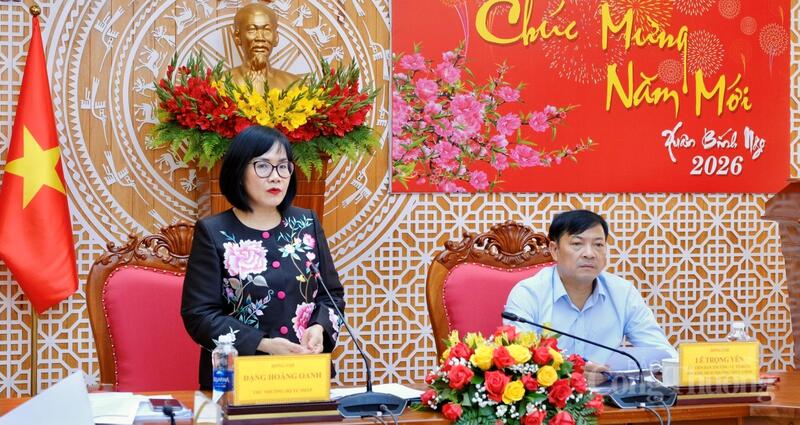 Bà Đặng Hoàng Oanh, Thứ trưởng Bộ Tư pháp phát biểu mở đầu buổi làm việc. Ảnh: Lê Sơn