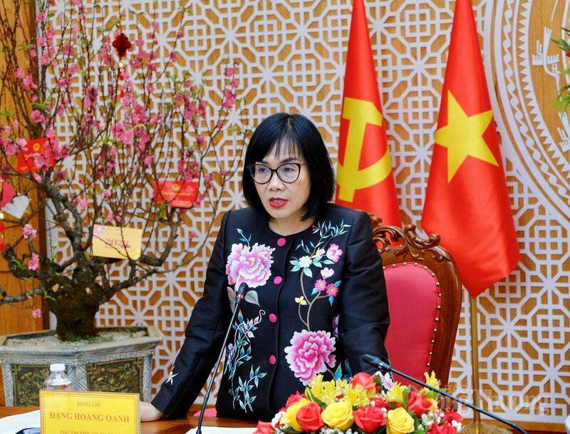 Thứ trưởng Bộ Tư pháp Đặng Hoàng Oanh phát biểu kết luận tại buổi làm việc. Ảnh: Lê Sơn